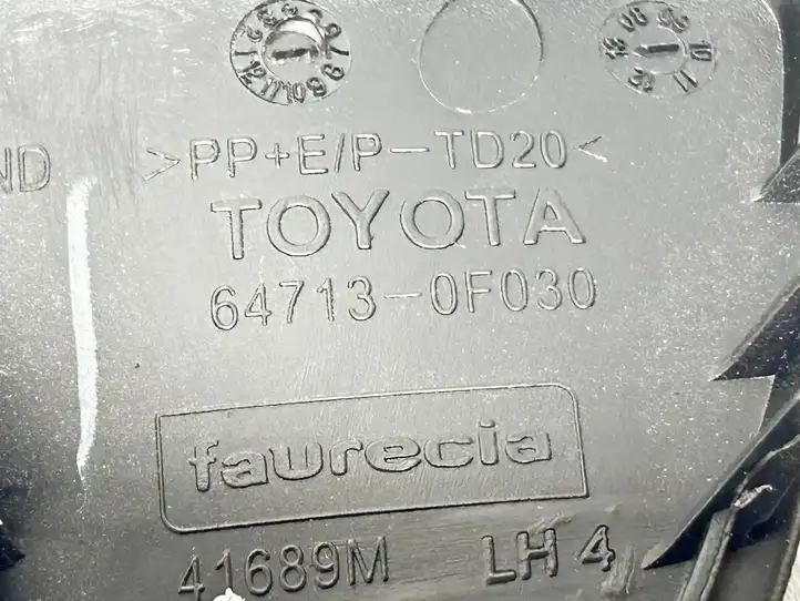 Toyota Verso (2012 - 2015) 647130F030 Прочие детали салона — фото 2