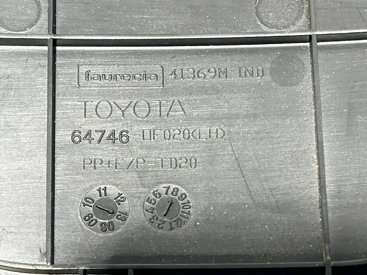 Toyota Verso (2012 - 2015) 647460F020 Прочие детали салона — фото 3