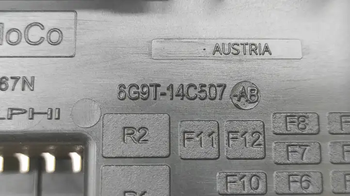 Ford Mondeo MK IV (2007 - 2014) 6G9T14C507AB Крышка ящика предохранителей — фото 3