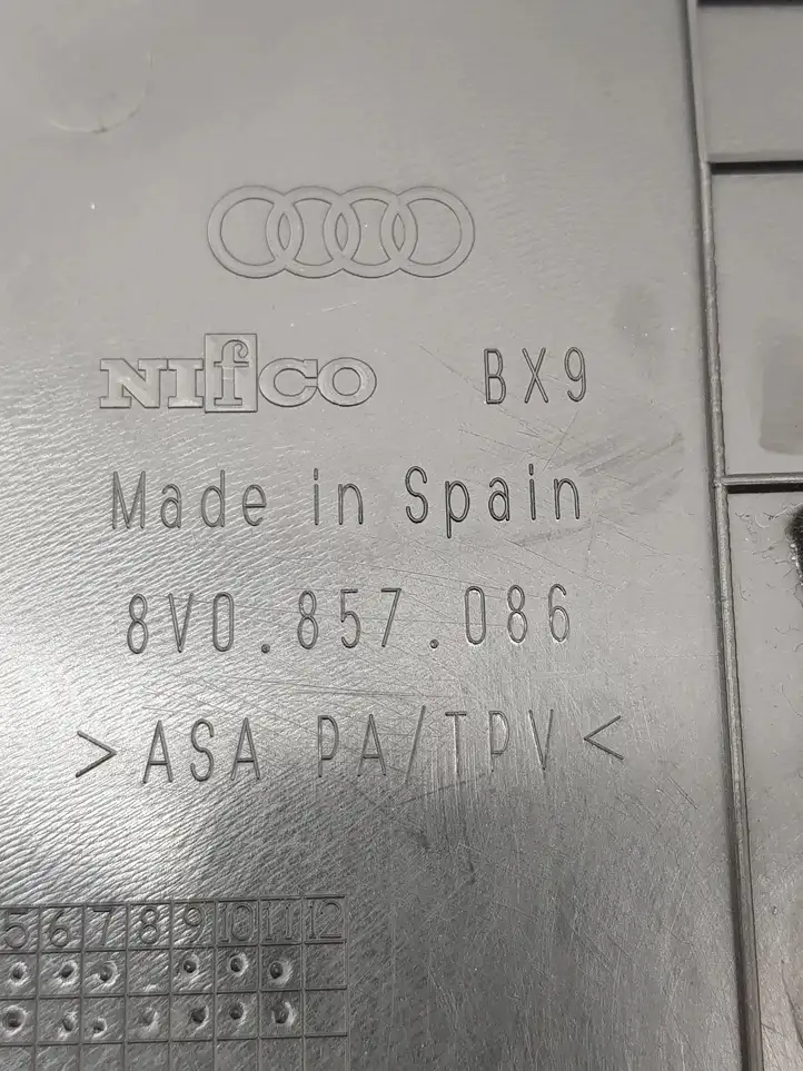 Audi A3/S3 8V (2012 - 2016) 8V0857086 Прочие детали салона — фото 3