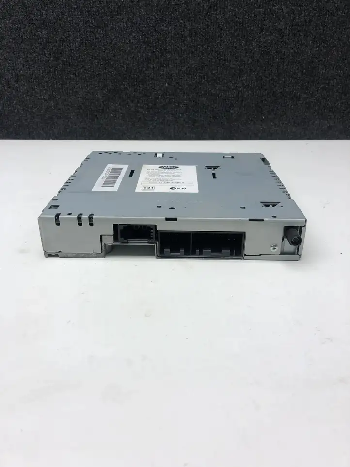 Land Rover Range Rover (2005 - 2009)  VUX500104 Усилитель антенны