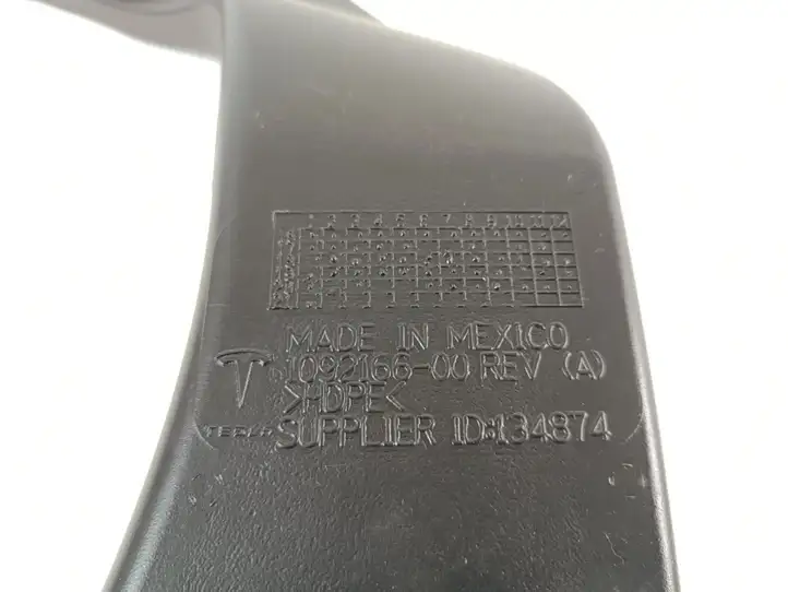 Tesla Model 3 (2017 - 2023) 1092166-00-A Прочие детали салона — фото 2