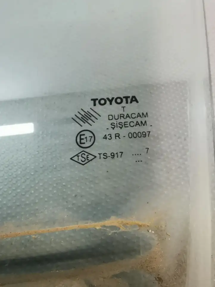 Toyota Corolla Verso E121 (2004 - 2007) Стекло передней двери — фото 3