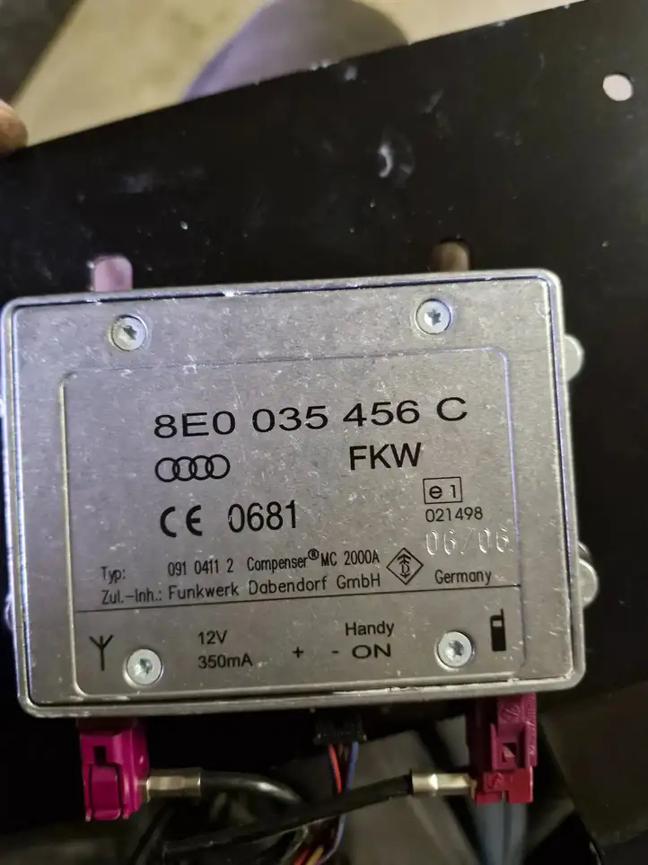 Audi A4 S4 B8 8K (2007 - 2011) 8E0035456C Усилитель антенны — фото 2