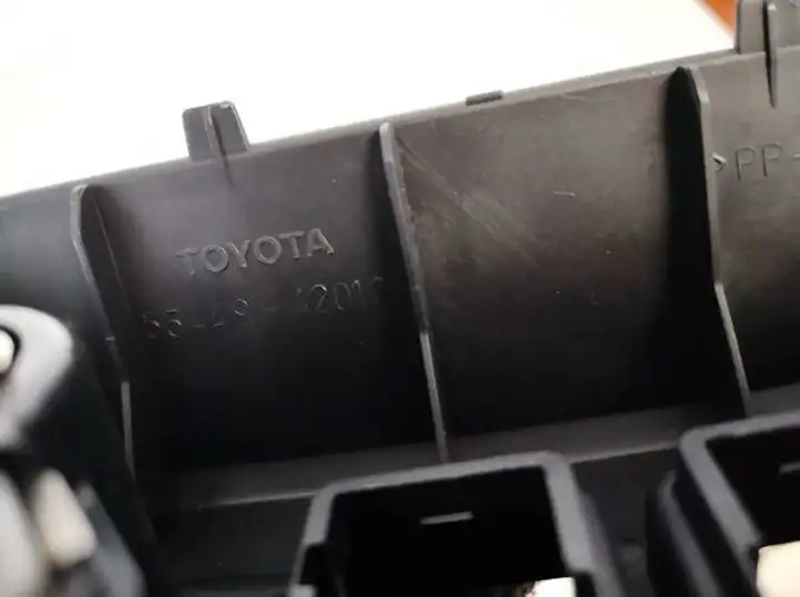 Toyota RAV 4 (XA30) (2006 - 2016) 5544942010 Прочие детали салона — фото 4