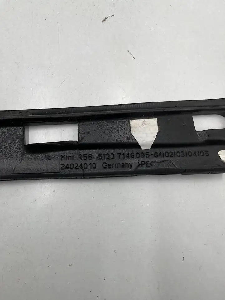Mini One Cooper Coupe R56 (2004 - 2014) 7146095 Облицовка заднего бокового стекла — фото 2