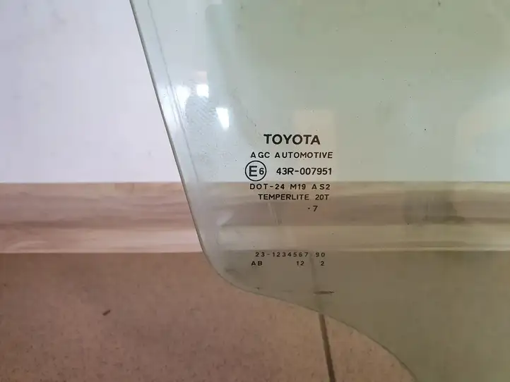 Toyota Auris 150 (2006 - 2012) Стекло передней двери — фото 2