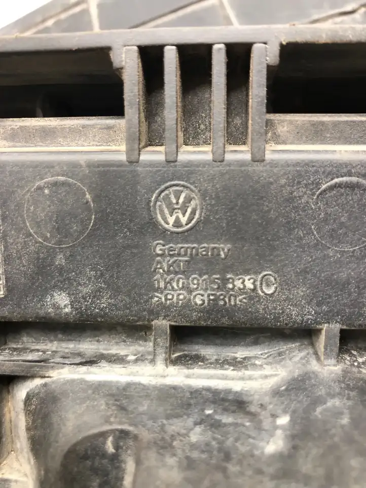 Volkswagen Golf V (2003 - 2009) 1K0915333C Ящик аккумулятора — фото 5