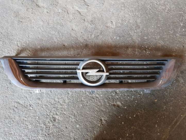 90568226 Opel Vectra B Grotelės viršutinės