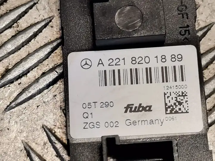 Mercedes-Benz S W221 (2005 - 2013) 2218201889 Усилитель антенны — фото 4