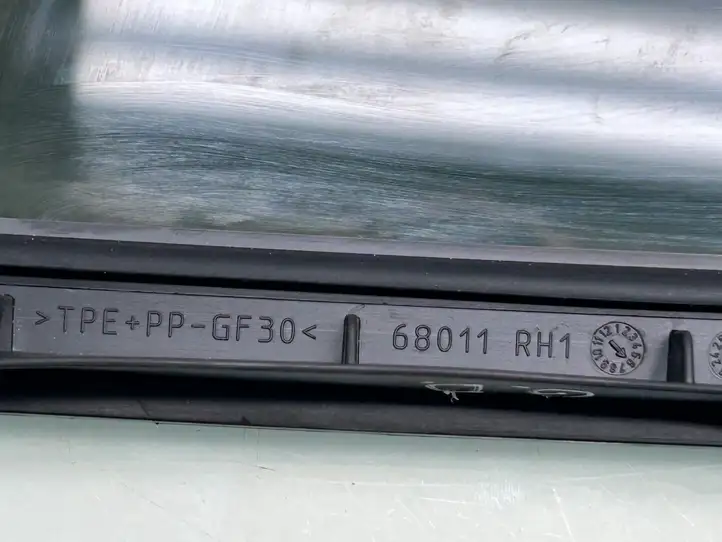 Toyota Yaris Cross (2020 - ) 68011RH1 Форточка двери — фото 8