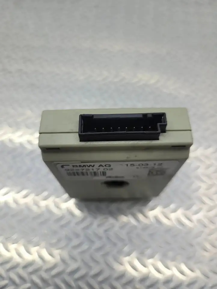 BMW 6 F12 F13 (2010 - 2018)  9227217 Усилитель антенны