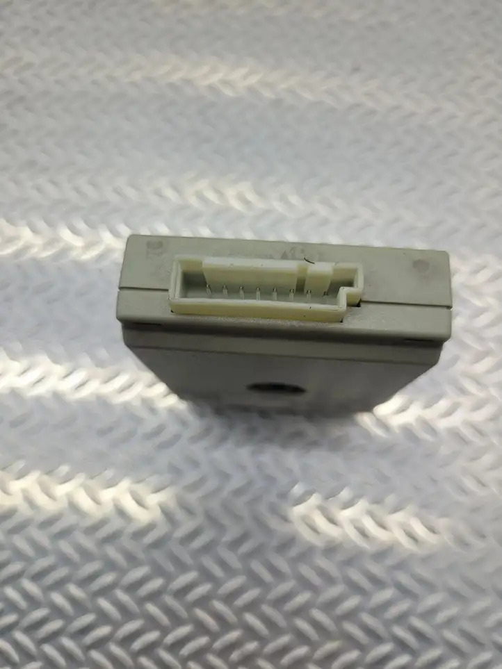 BMW 6 F12 F13 (2010 - 2018)  9227217 Усилитель антенны