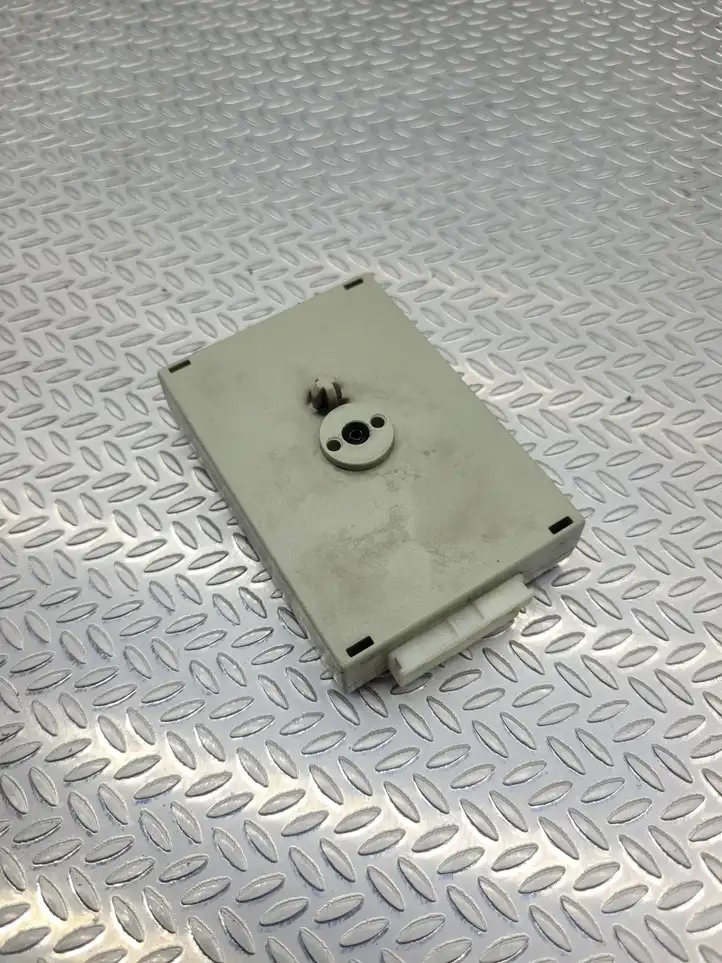 BMW 6 F12 F13 (2010 - 2018)  9227217 Усилитель антенны