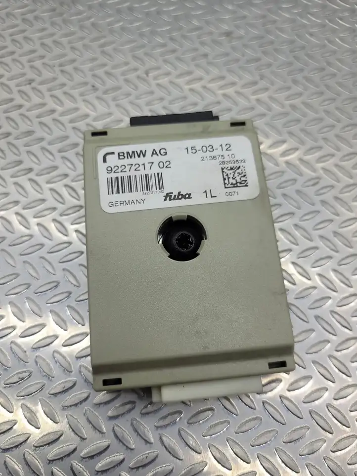 BMW 6 F12 F13 (2010 - 2018)  9227217 Усилитель антенны