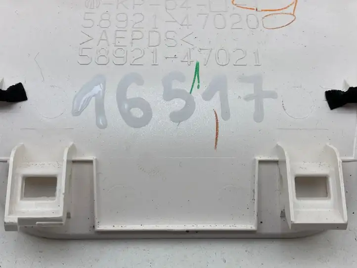 Toyota Prius Prime (2017 - ) 5892147020 Прочие детали салона — фото 2