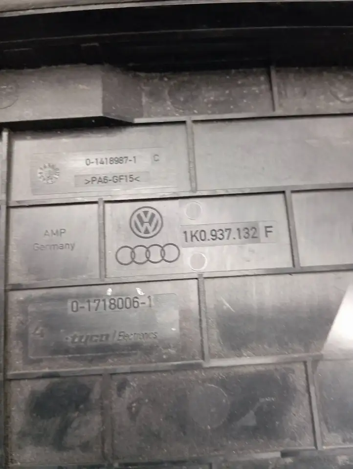 Volkswagen Caddy (2004 - 2010) 1K0937132F Крышка ящика предохранителей — фото 4