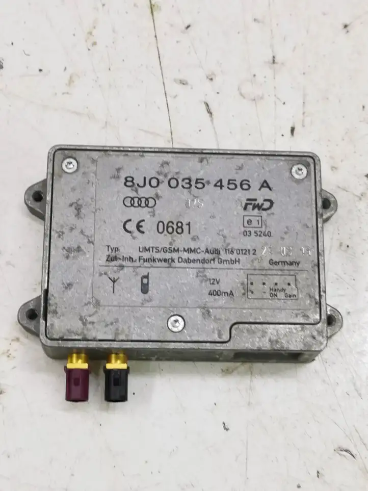 Audi A4 S4 B8 8K (2007 - 2011) 8J0035456A Усилитель антенны — фото 1