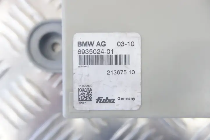 BMW 5 F10 F11 (2009 - 2016) 6935024 Усилитель антенны — фото 2
