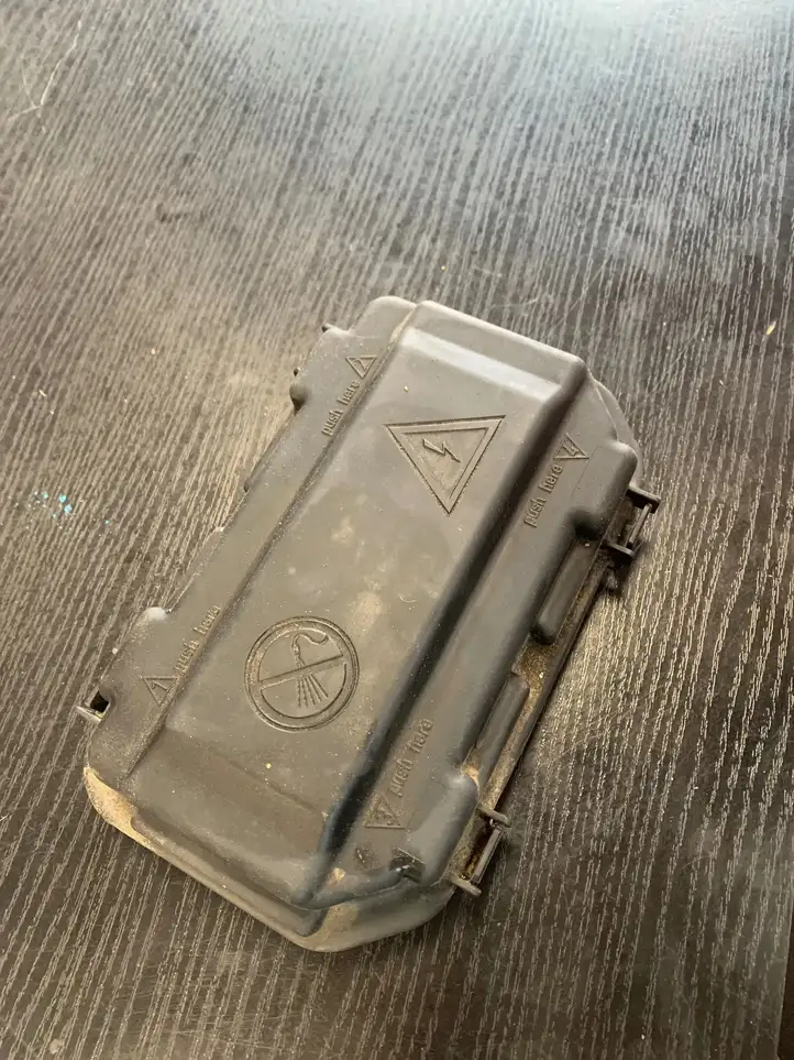 BMW 1 F20 F21 (2011 - 2019) 9224872 Крышка ящика предохранителей — фото 1