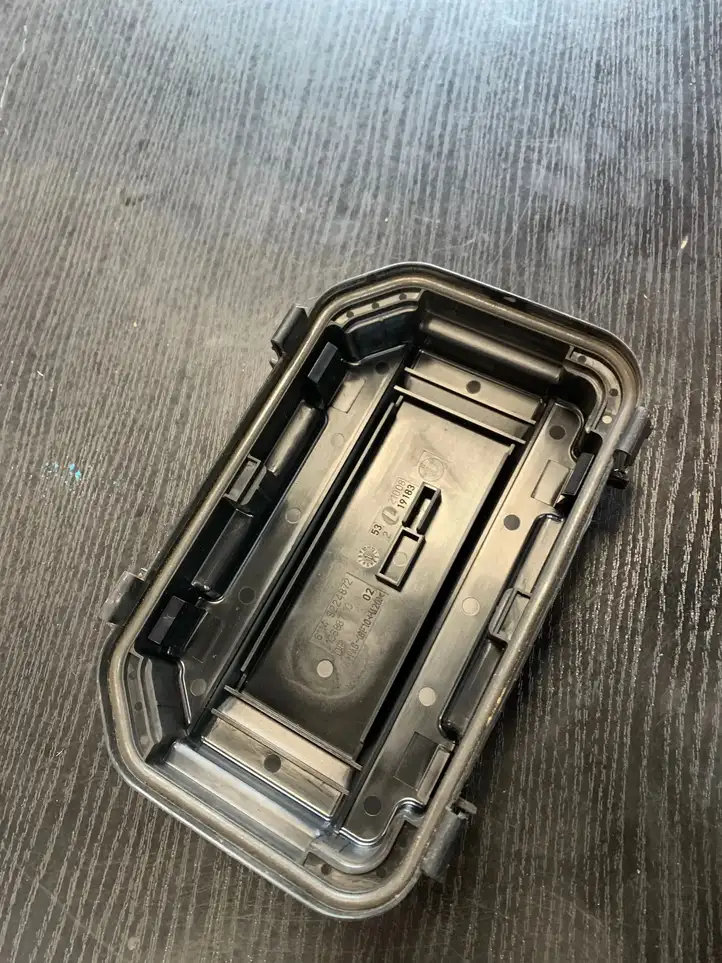 BMW 1 F20 F21 (2011 - 2019) 9224872 Крышка ящика предохранителей — фото 2