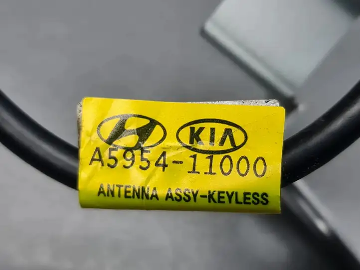 Hyundai i30 (2012 - 2015) A595411000 Антенна бесключевого доступа — фото 5