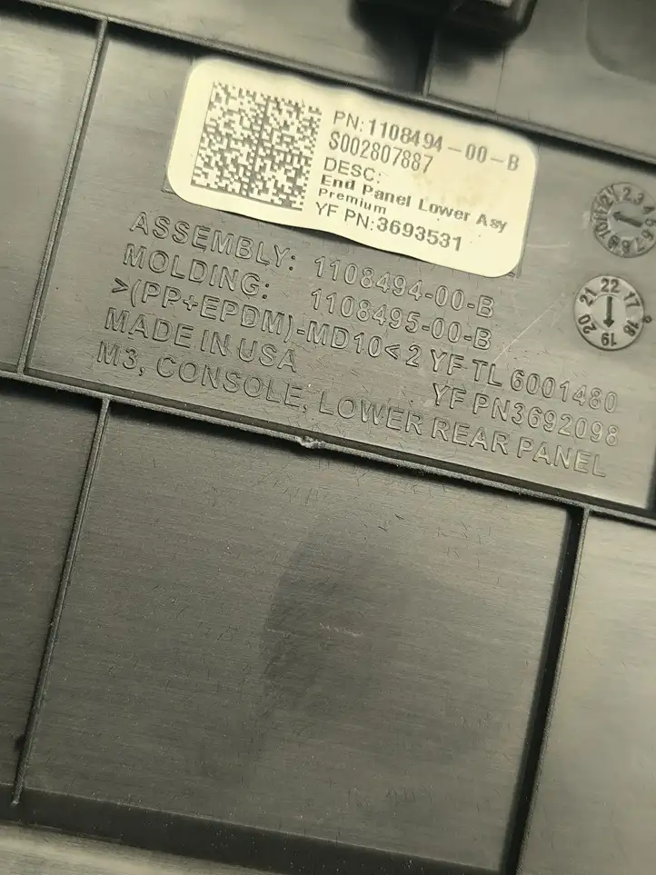 Tesla Model 3 (2017 - 2023) 110849400B Прочие детали салона — фото 7