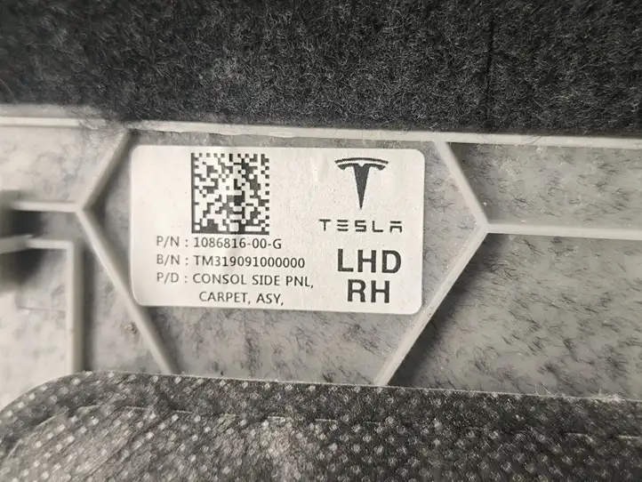 Tesla Model 3 (2017 - 2023) 108681600G Прочие детали салона — фото 7