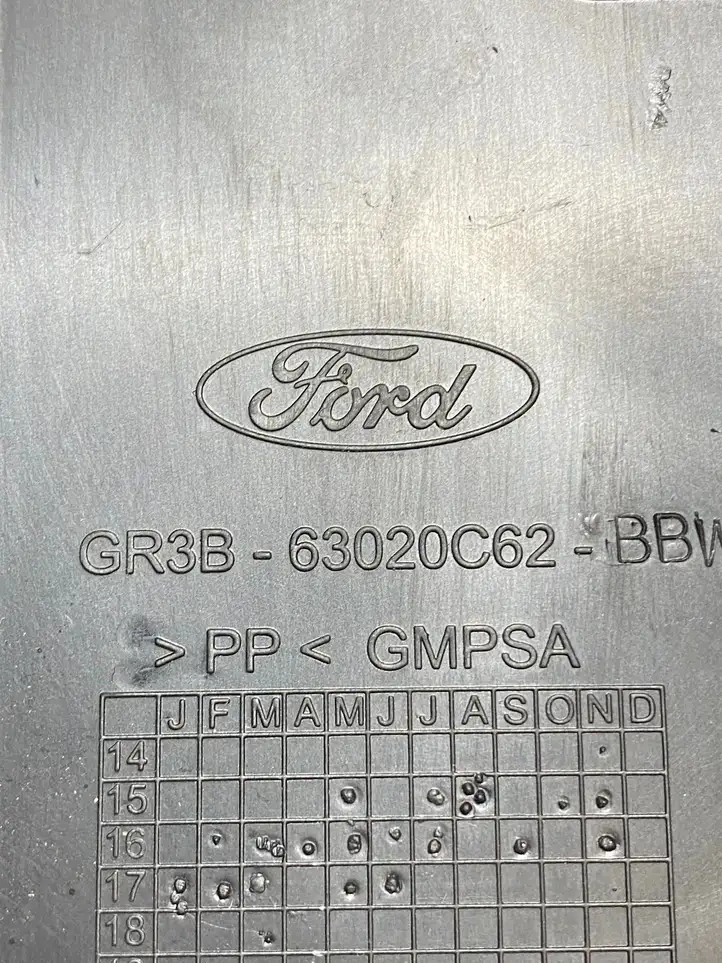 Ford Mustang VI (2015 - ) GR3B63020C62 Крышка ящика предохранителей — фото 3