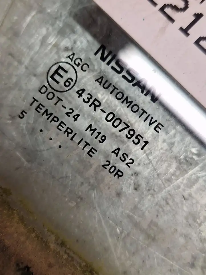 Nissan Juke I F15 (2010 - 2018) 43R007951 Стекло передней двери — фото 3