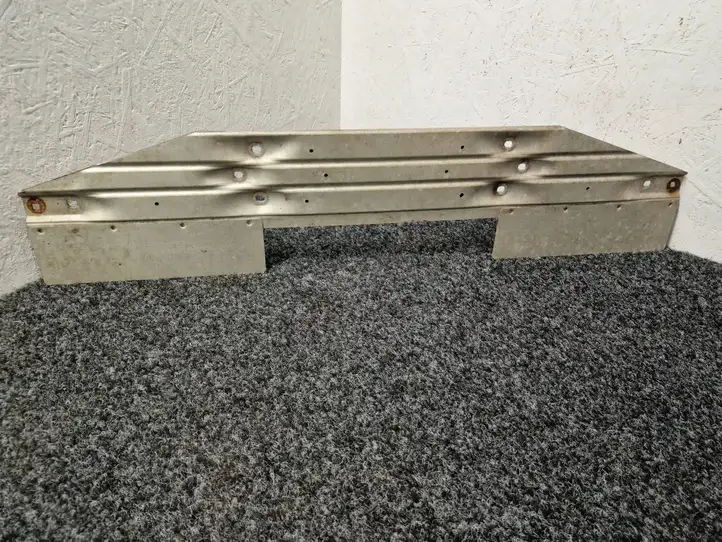 BMW 5 G30 G31 (2016 - )  7334421 Другая деталь дна