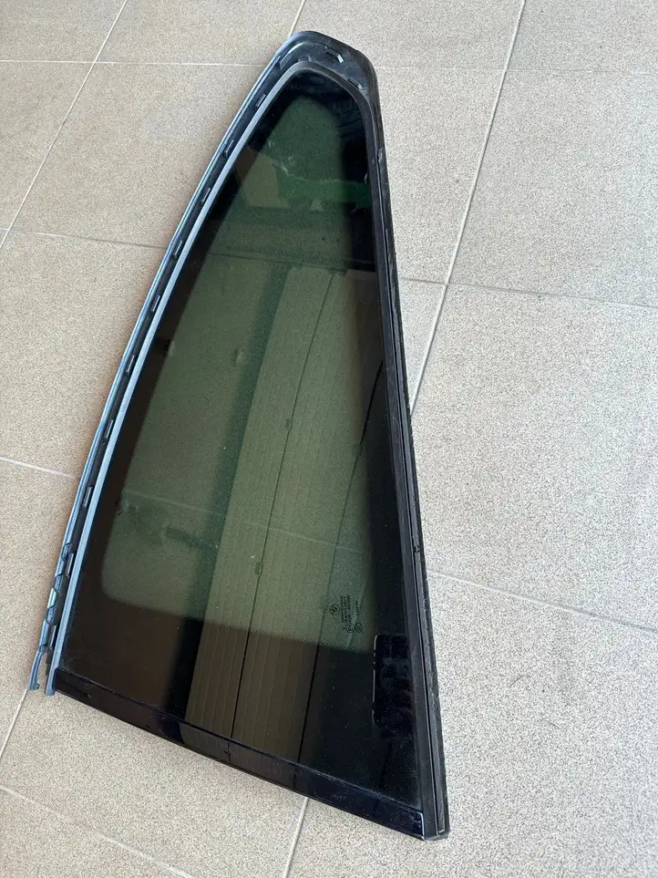 BMW M4 F82 F83 (2014 - 2020) 43R001090 Заднее боковое стекло — фото 1