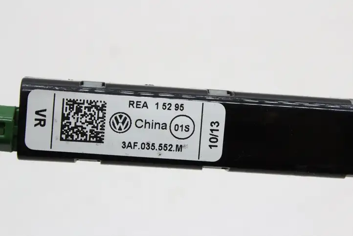 Volkswagen PASSAT B7 (2011 - 2014) 3AF035552M Усилитель антенны — фото 3