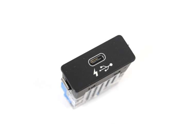 8711939 BMW Z4 g29 USB jungtis