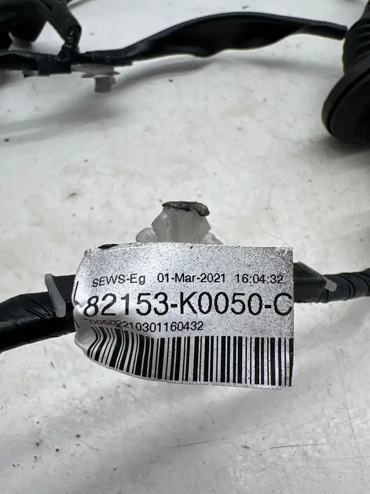 Toyota Yaris XP210 (2020 - ) 82153K0050C Проводка задней двери — фото 4