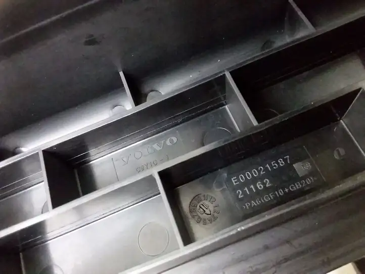 (2012 - 2016) E00021587 Крышка ящика предохранителей — фото 3