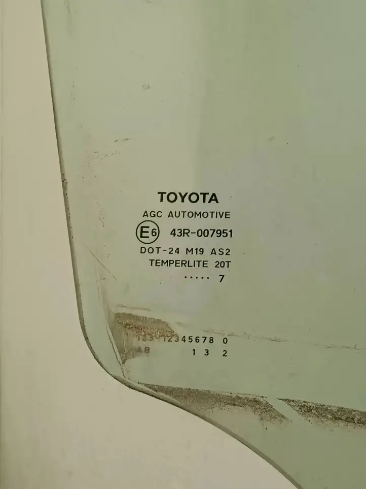 Toyota Auris 150 (2006 - 2012) As2 Стекло передней двери — фото 2