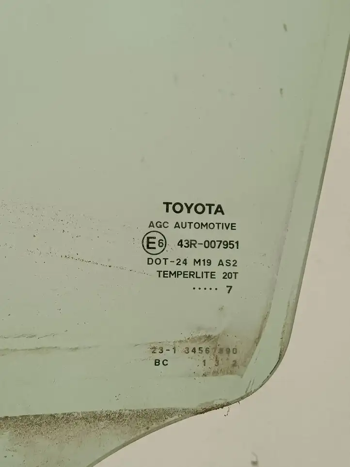 Toyota Auris 150 (2006 - 2012) As2 Стекло передней двери — фото 2