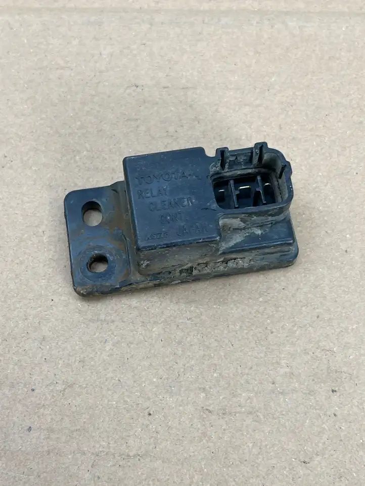 Toyota Land Cruiser (J120) (2002 - 2009) 8594260020 Реле омывателя фар — фото 1