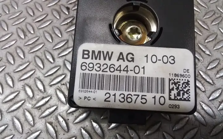 BMW 5 E60 E61 (2004 - 2010) 693264401 Усилитель антенны — фото 2