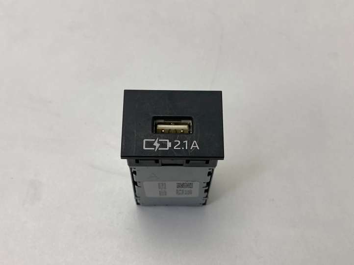 8553212020 Toyota Corolla E210 E21 USB jungtis