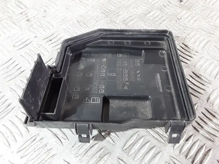 Honda CR-V (2006 - 2009) SWYE01 Крышка ящика предохранителей — фото 1