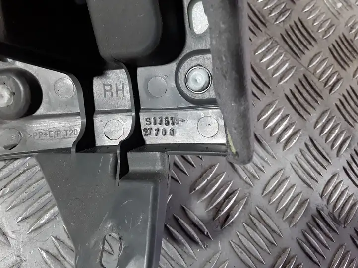 Toyota Prius (XW20) (2003 - 2009) S175127700 Прочие детали салона — фото 4