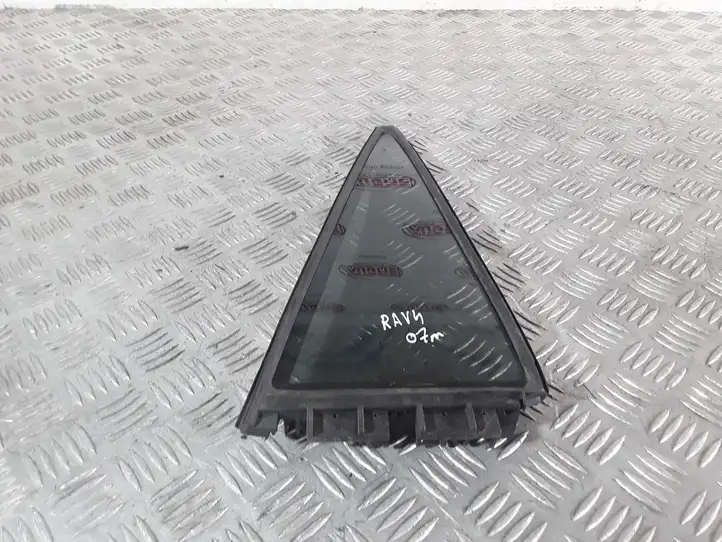 Toyota RAV 4 (XA30) (2006 - 2016) 6818842030 Форточка двери — фото 1