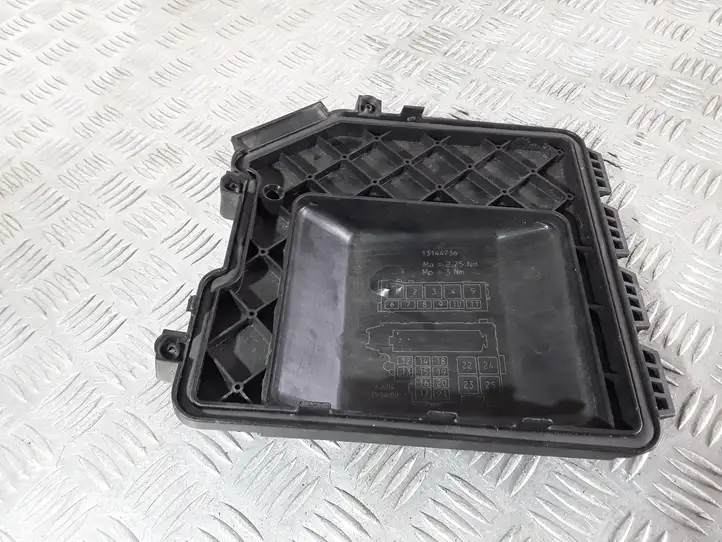 Opel Meriva A (2002 - 2006) 13144736 Крышка ящика предохранителей — фото 5