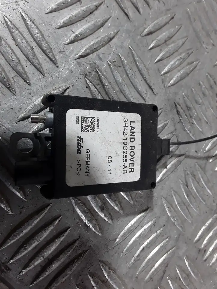 Land Rover Range Rover L322 (2009 - 2012) 3H4219G255AB Усилитель антенны — фото 3