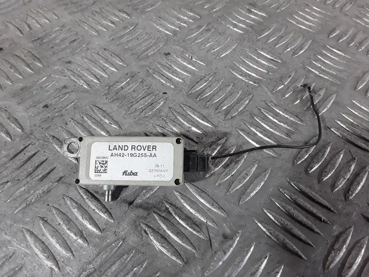 Land Rover Range Rover L322 (2009 - 2012) AH4219G255AA Усилитель антенны — фото 1