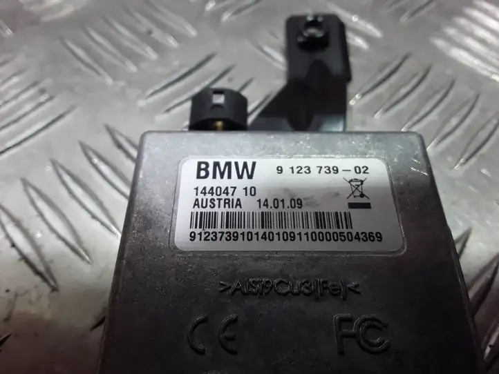 BMW 3 E90 E91 (2005 - 2012) 9123739 Усилитель антенны — фото 3