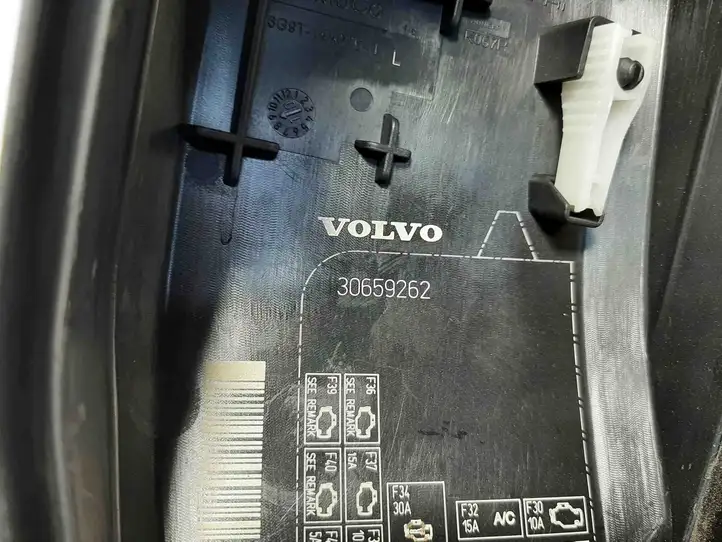 Volvo V60 (2010 - 2013) 30659262 Крышка ящика предохранителей — фото 4