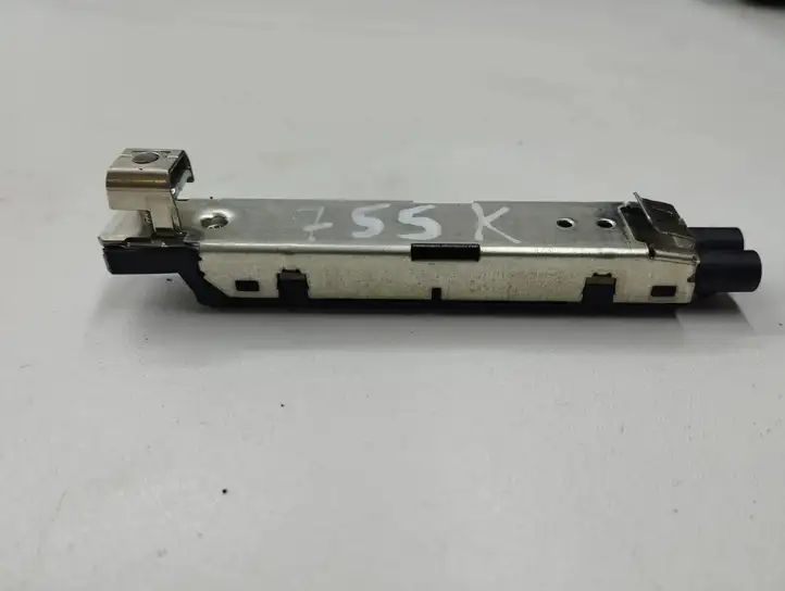 Volkswagen Golf VIII (2019 - ) 5H6035577B Усилитель антенны — фото 6